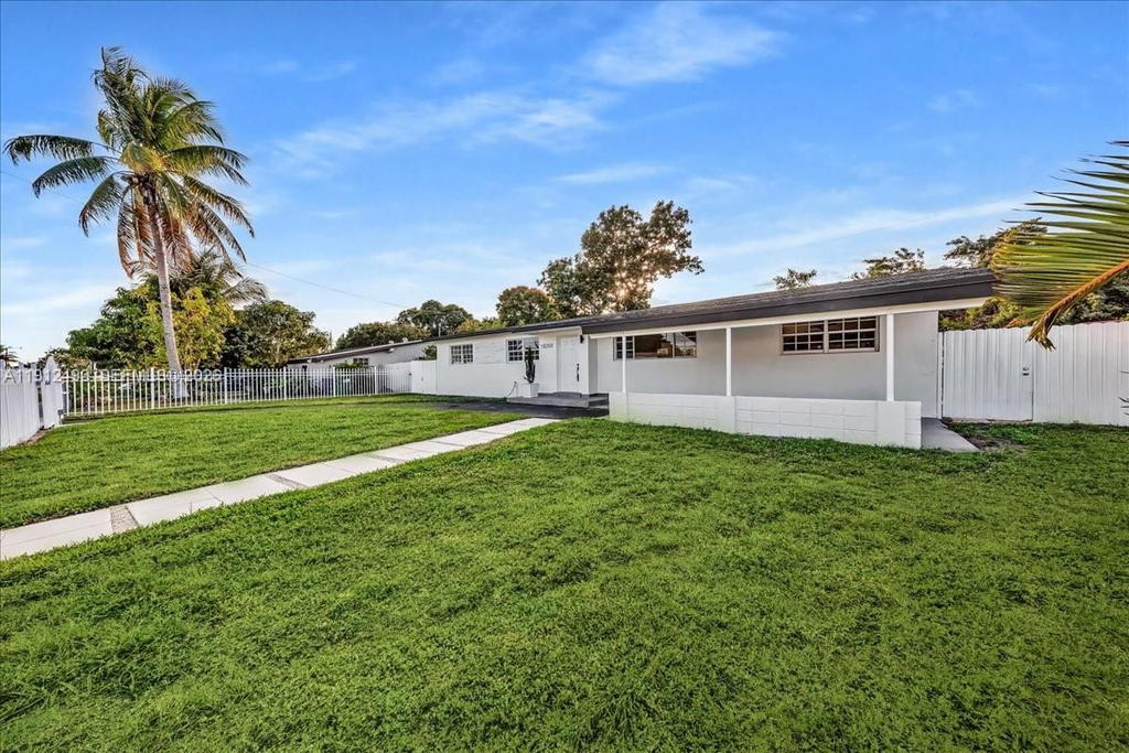 Real estate property located at 18200 9th Ave, Miami-dade, Scott Lake Manor Sec 2, Miami Gardens, FL