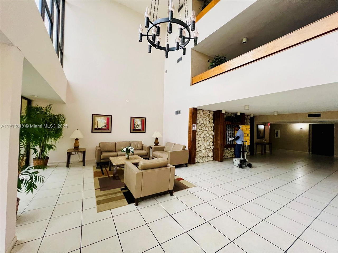 Real estate property located at , Broward, Bldg 130 Of Country Club, Weston, FL