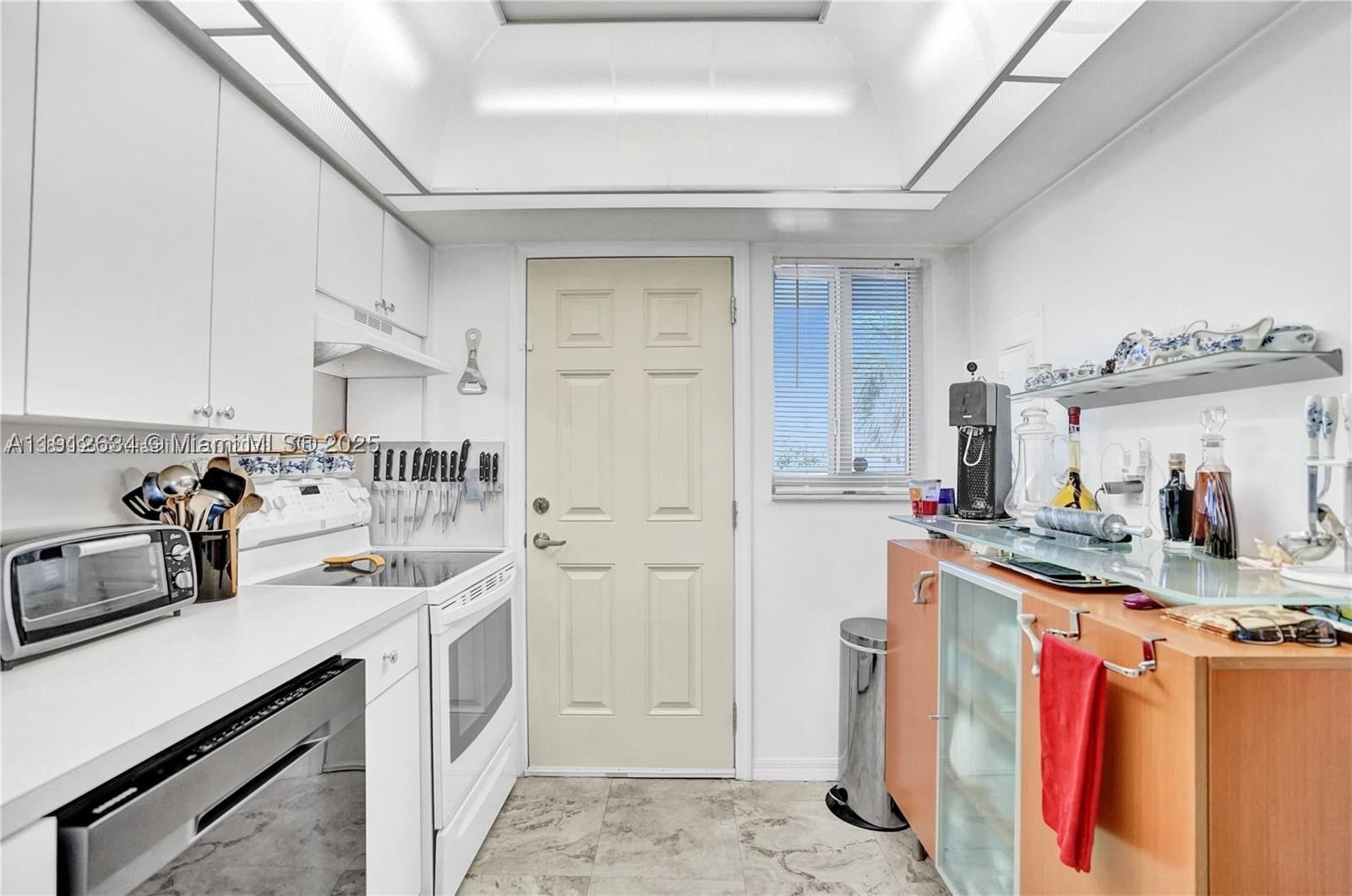 Real estate property located at 1000 191st St #21, Miami-dade, Riviera Condominium Apts, Miami, FL