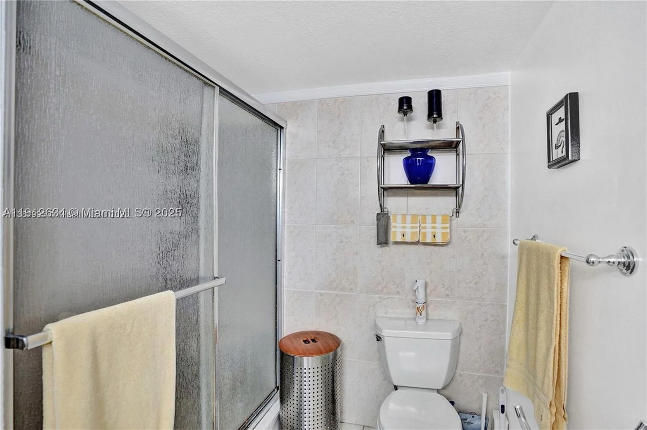 Real estate property located at 1000 191st St #21, Miami-dade, Riviera Condominium Apts, Miami, FL