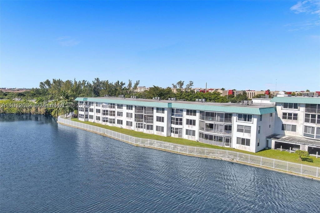 Real estate property located at 1000 191st St #21, Miami-dade, Riviera Condominium Apts, Miami, FL