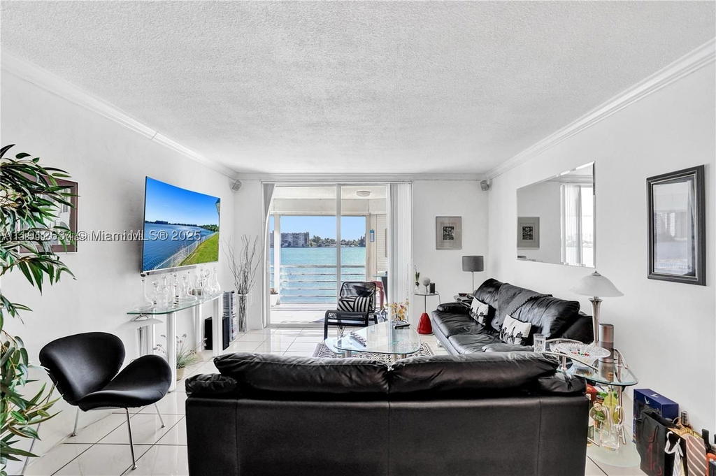 Real estate property located at 1000 191st St #21, Miami-dade, Riviera Condominium Apts, Miami, FL