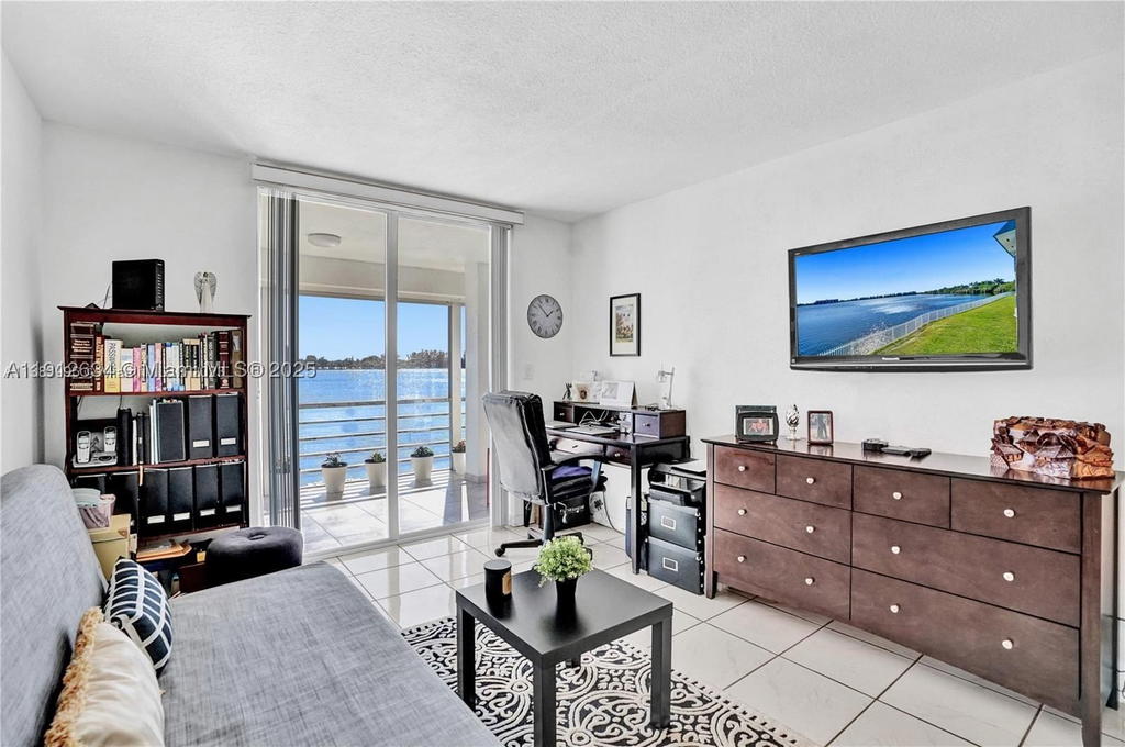 Real estate property located at 1000 191st St #21, Miami-dade, Riviera Condominium Apts, Miami, FL