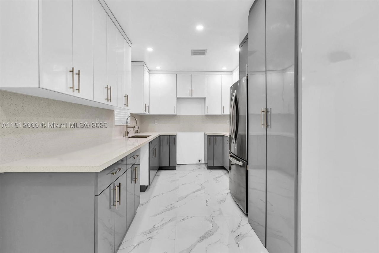 Real estate property located at 5850 3rd Ave, Miami-dade, Pierces Lemon City, Miami, FL