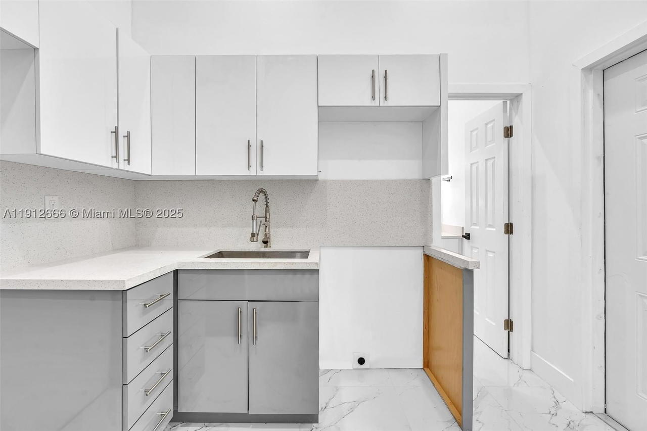 Real estate property located at 5850 3rd Ave, Miami-dade, Pierces Lemon City, Miami, FL