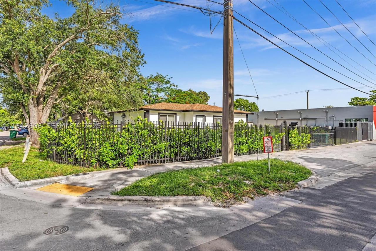 Real estate property located at 5850 3rd Ave, Miami-dade, Pierces Lemon City, Miami, FL