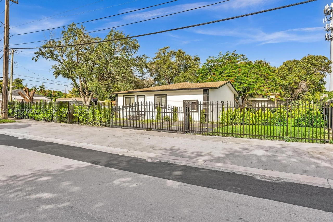 Real estate property located at 5850 3rd Ave, Miami-dade, Pierces Lemon City, Miami, FL