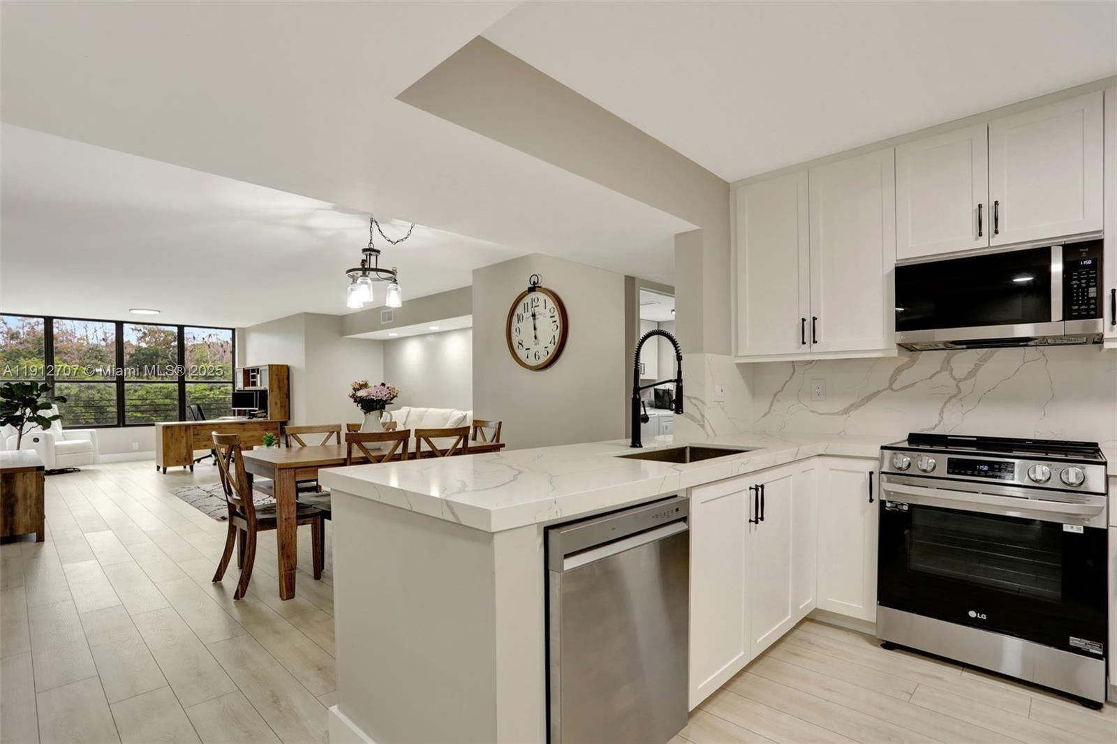 Real estate property located at 2660 Carambola Cir N #305, Broward, Applewood Village I-b Con, Coconut Creek, FL