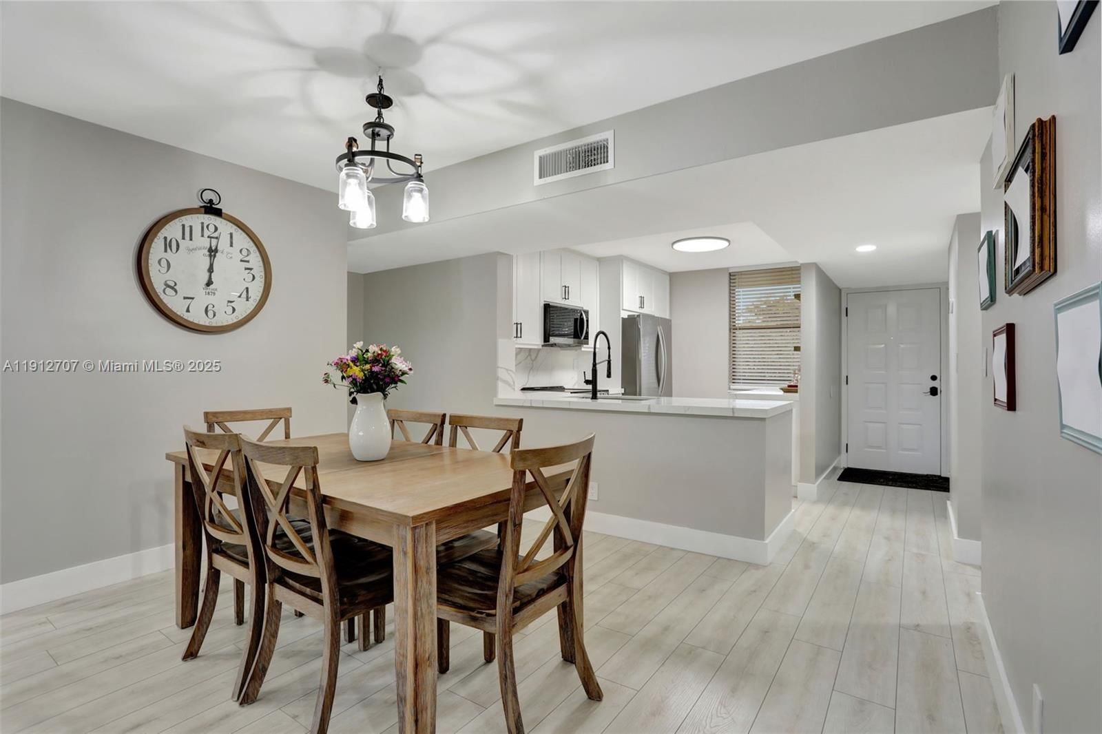 Real estate property located at 2660 Carambola Cir N #305, Broward, Applewood Village I-b Con, Coconut Creek, FL