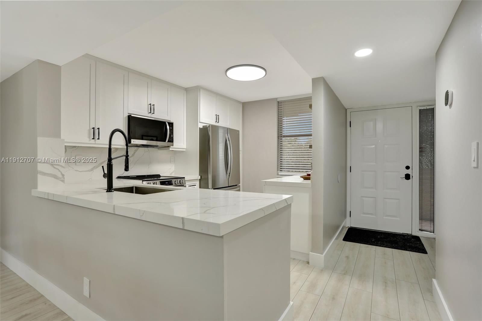 Real estate property located at 2660 Carambola Cir N #305, Broward, Applewood Village I-b Con, Coconut Creek, FL