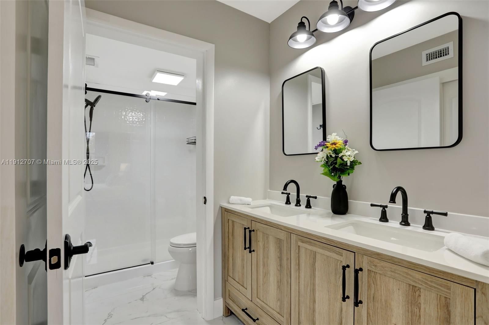 Real estate property located at 2660 Carambola Cir N #305, Broward, Applewood Village I-b Con, Coconut Creek, FL