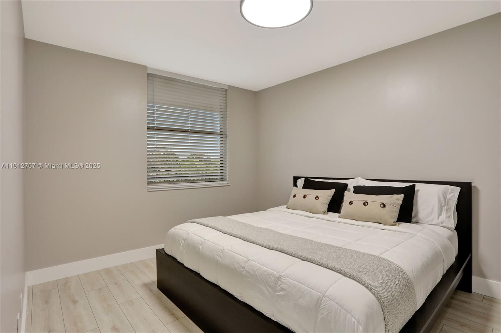 Real estate property located at 2660 Carambola Cir N #305, Broward, Applewood Village I-b Con, Coconut Creek, FL