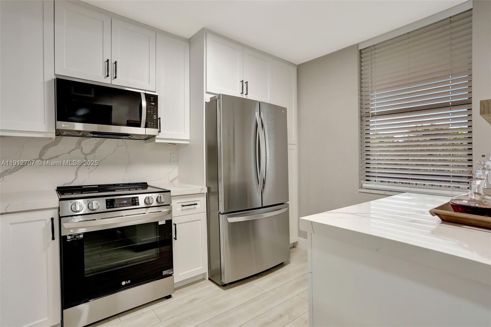 Real estate property located at 2660 Carambola Cir N #305, Broward, Applewood Village I-b Con, Coconut Creek, FL