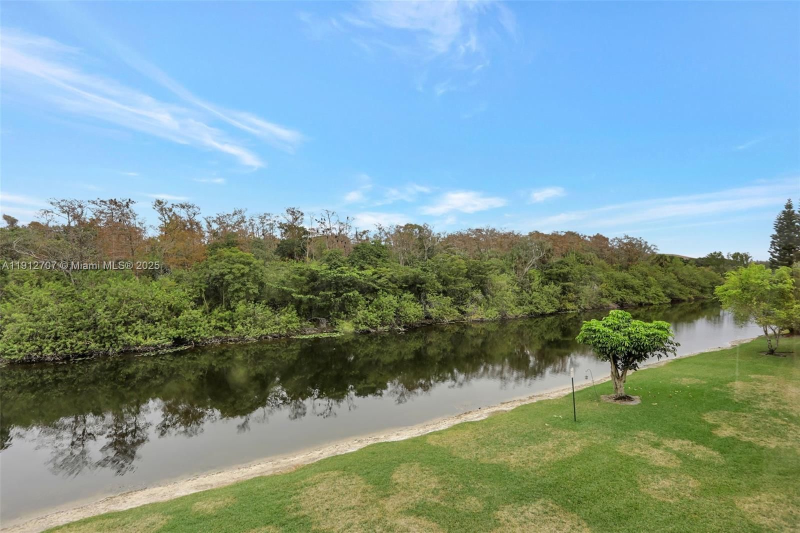 Real estate property located at 2660 Carambola Cir N #305, Broward, Applewood Village I-b Con, Coconut Creek, FL