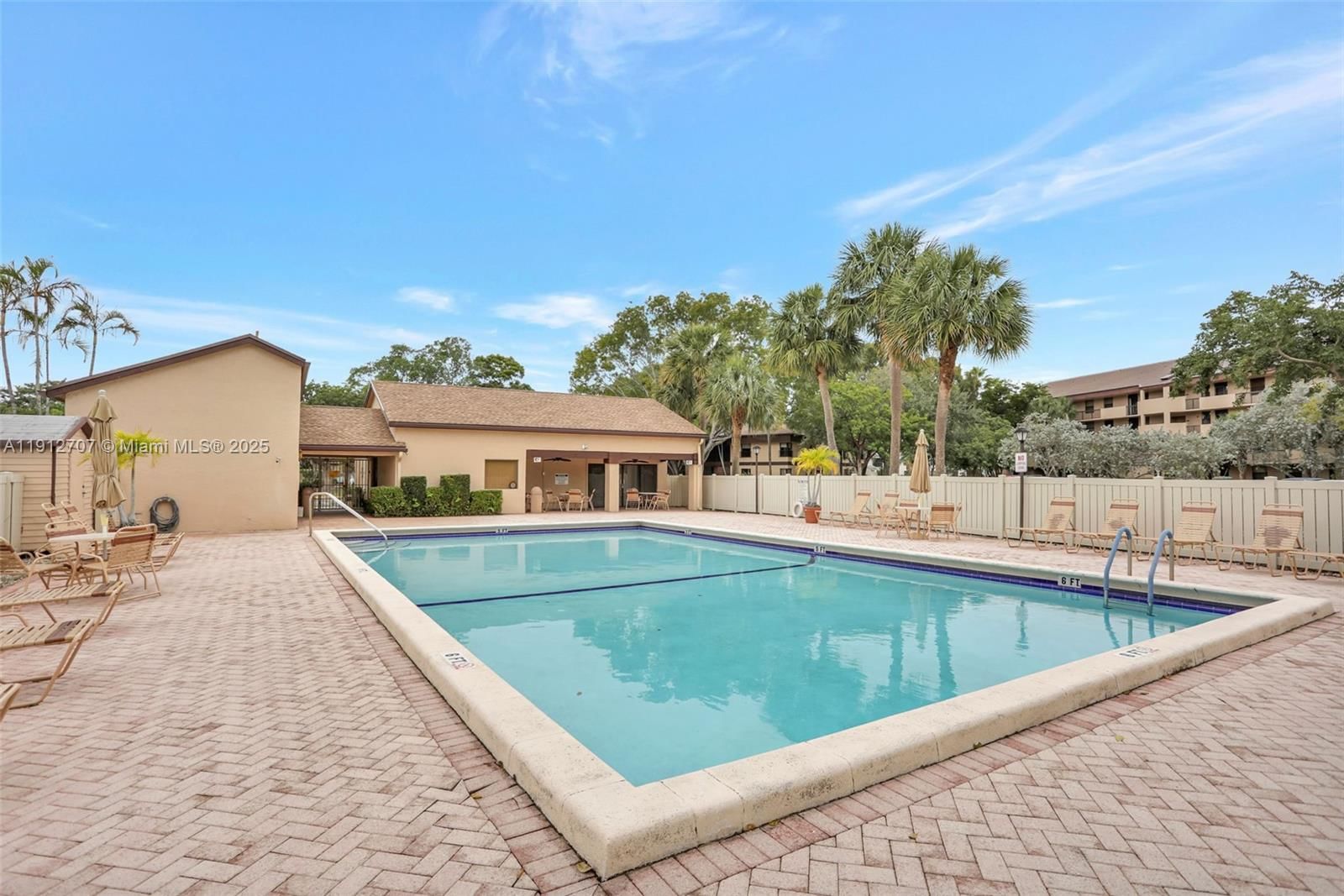 Real estate property located at 2660 Carambola Cir N #305, Broward, Applewood Village I-b Con, Coconut Creek, FL