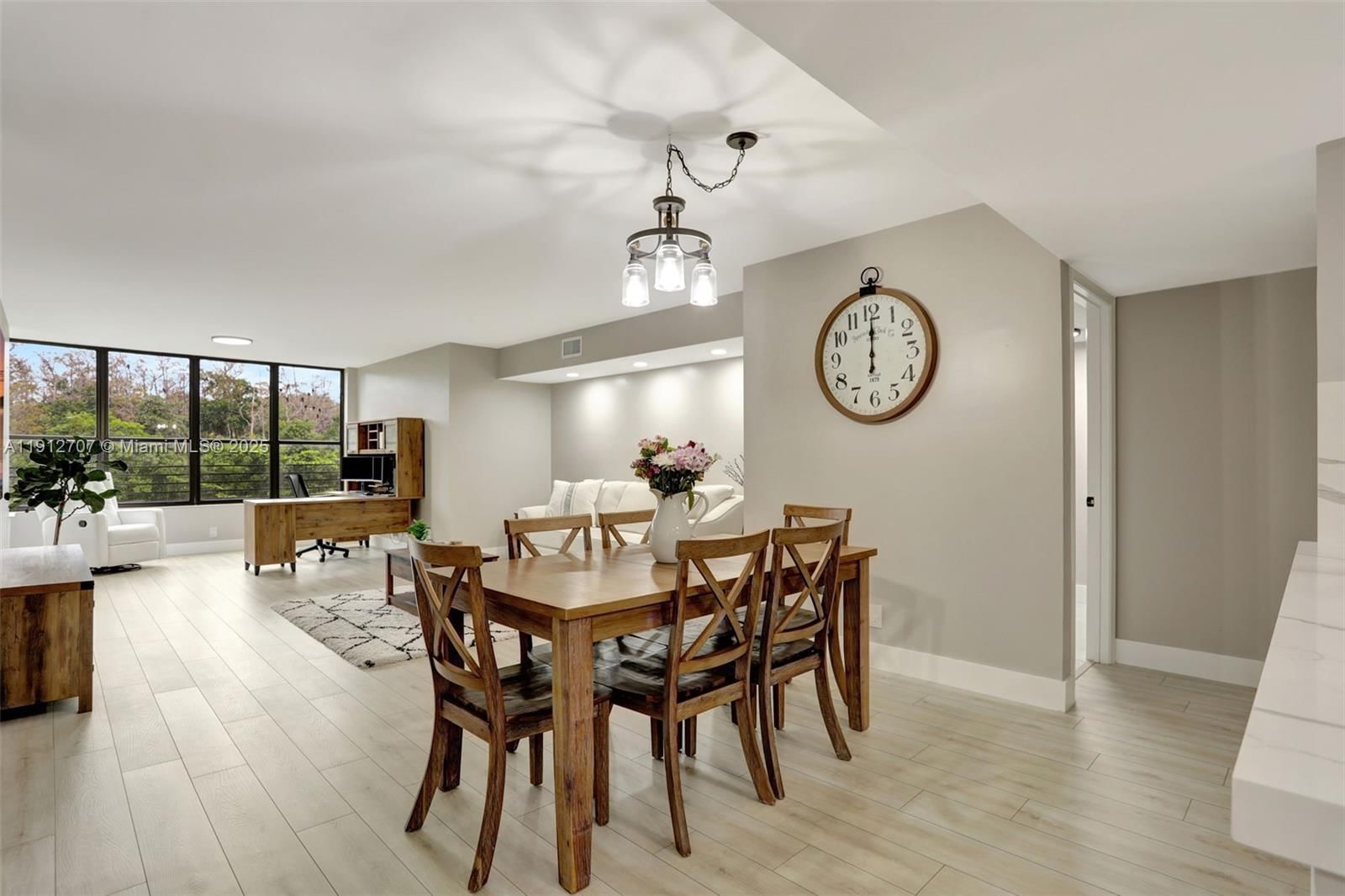 Real estate property located at 2660 Carambola Cir N #305, Broward, Applewood Village I-b Con, Coconut Creek, FL