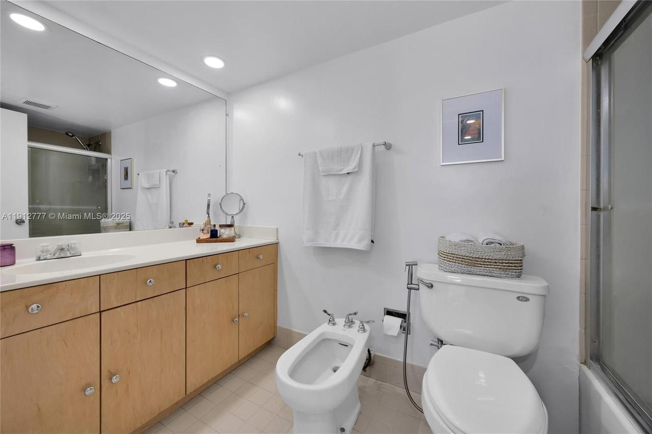 Real estate property located at 911 Ponce De Leon Blvd #1503, Miami-dade, Gables Park Tower Condo, Coral Gables, FL