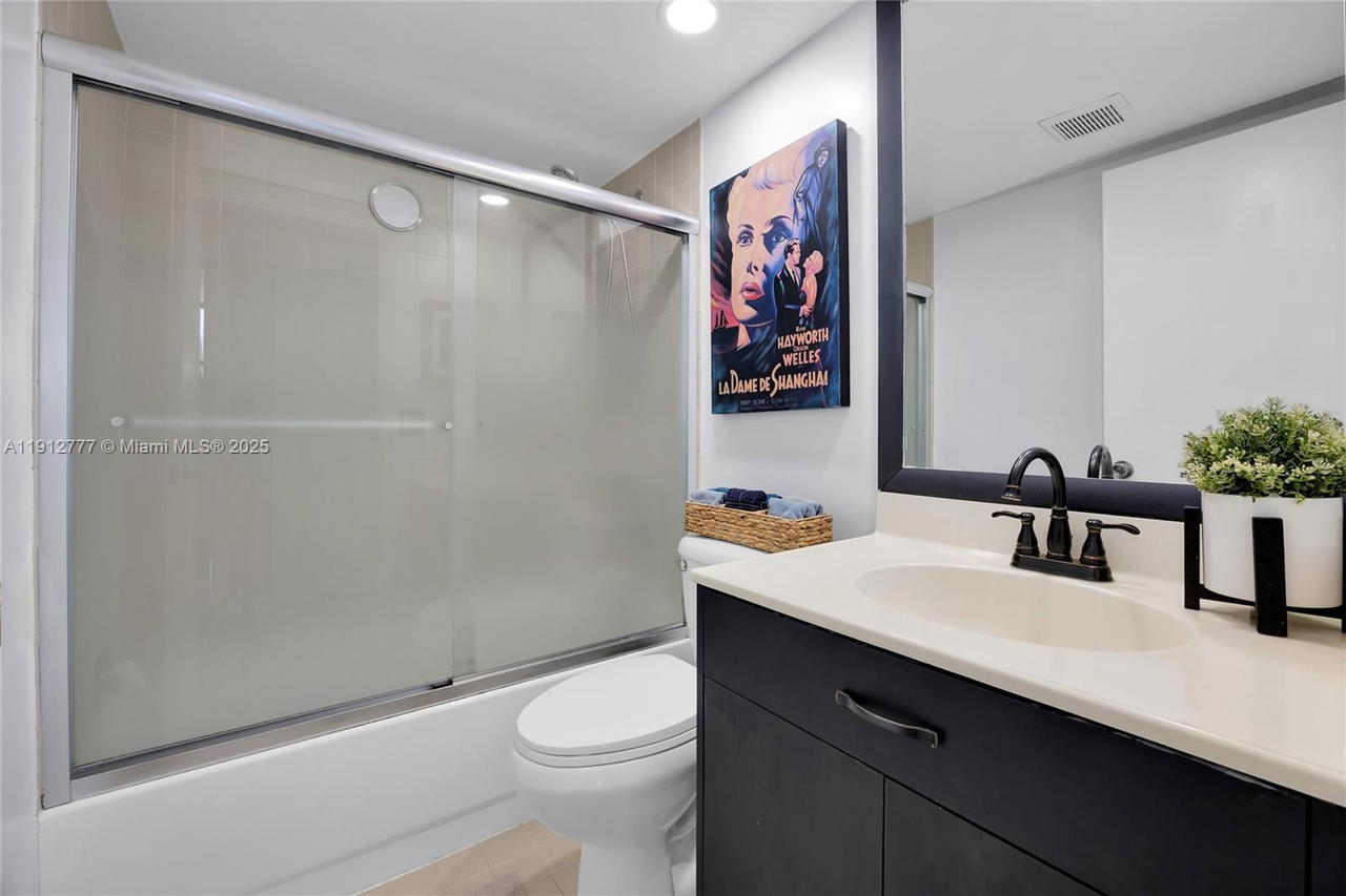 Real estate property located at 911 Ponce De Leon Blvd #1503, Miami-dade, Gables Park Tower Condo, Coral Gables, FL