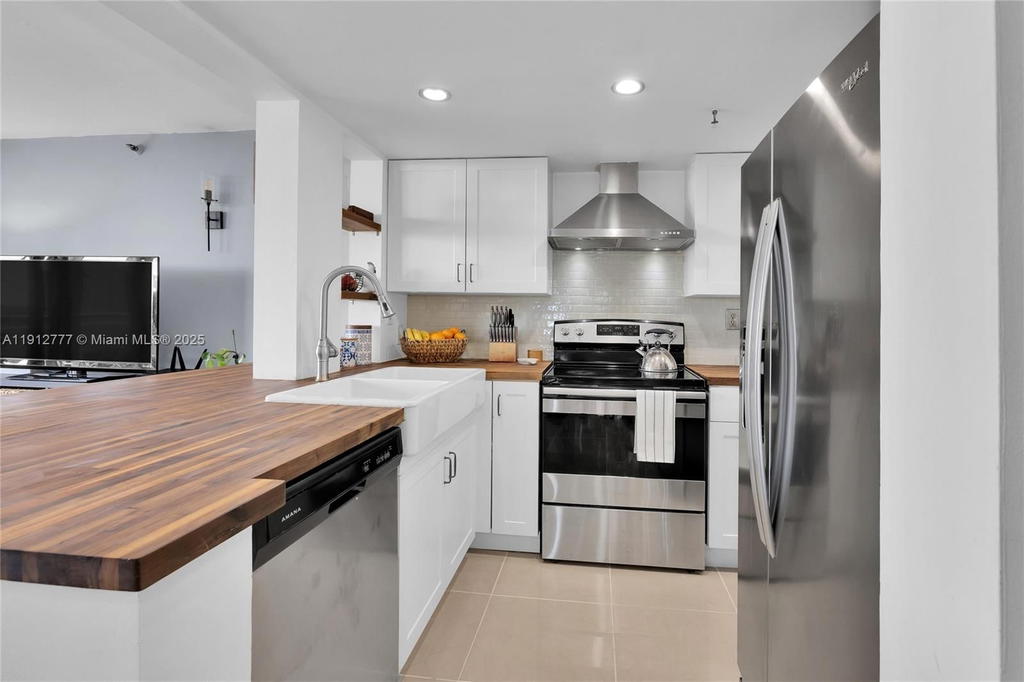 Real estate property located at 911 Ponce De Leon Blvd #1503, Miami-dade, Gables Park Tower Condo, Coral Gables, FL