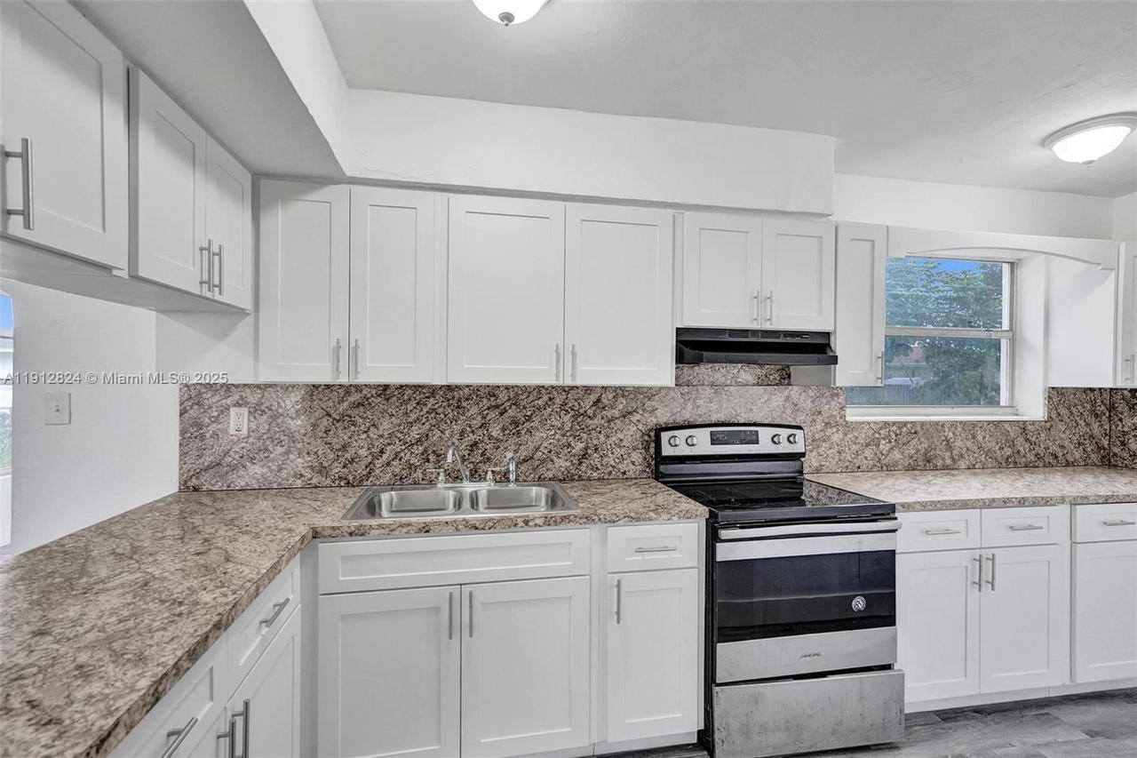 Real estate property located at 1215 31st Way, Broward, Larkdale Unit 3, Lauderhill, FL