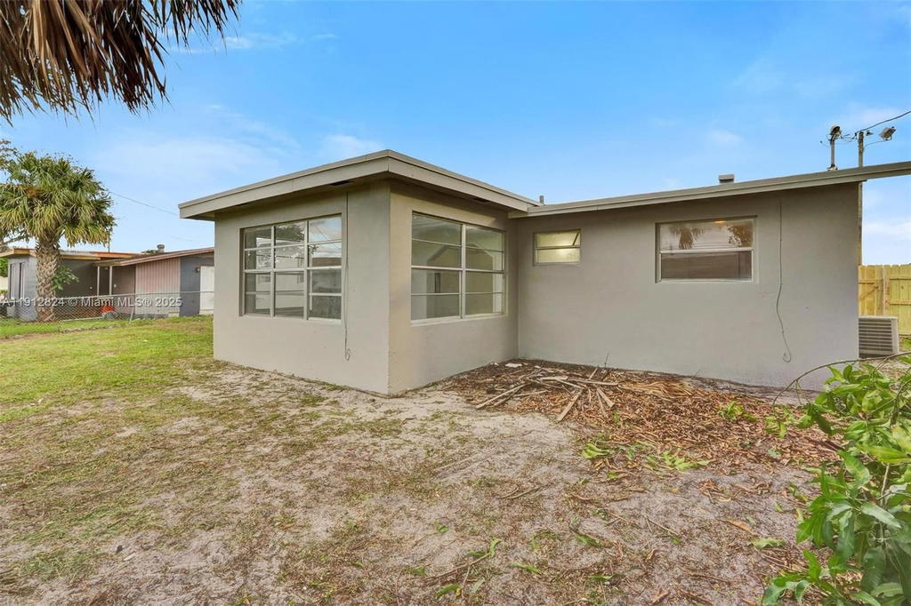 Real estate property located at 1215 31st Way, Broward, Larkdale Unit 3, Lauderhill, FL