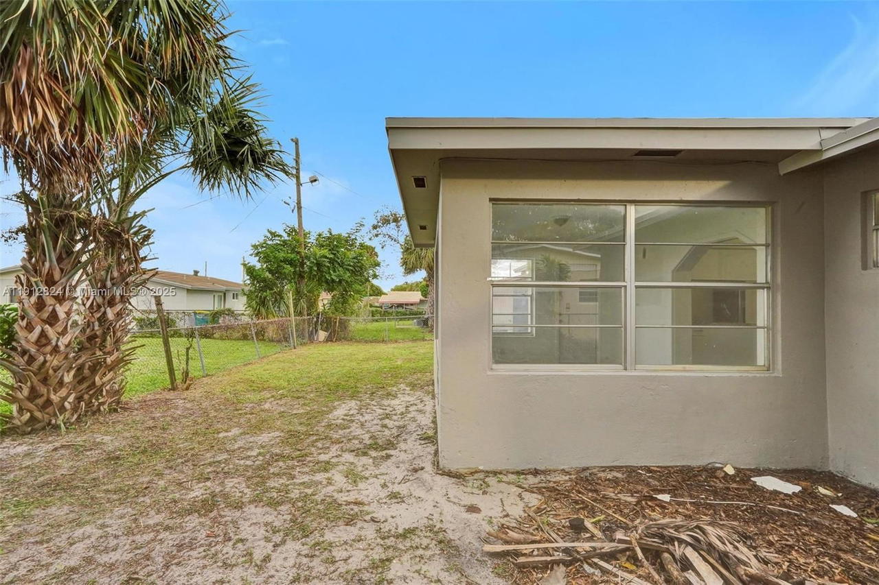 Real estate property located at 1215 31st Way, Broward, Larkdale Unit 3, Lauderhill, FL