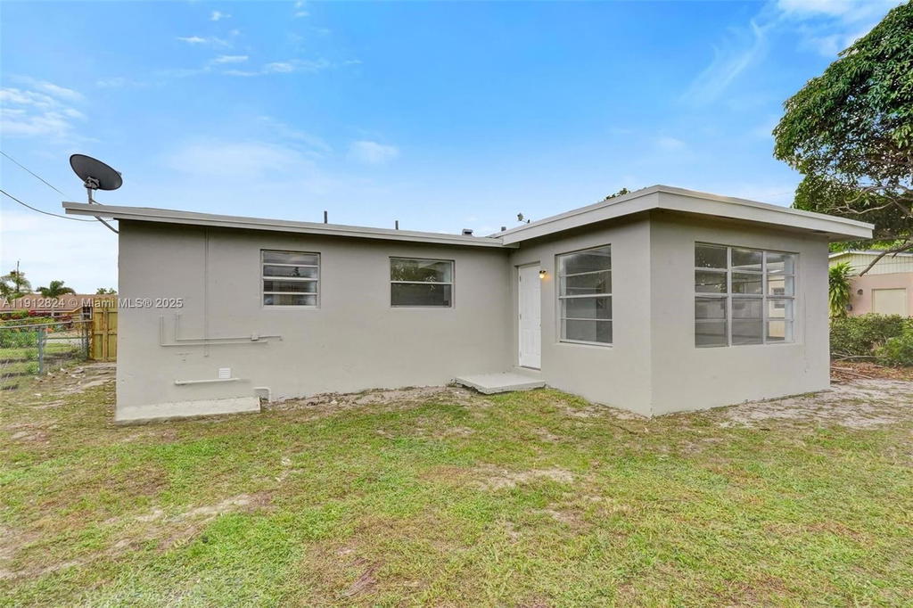 Real estate property located at 1215 31st Way, Broward, Larkdale Unit 3, Lauderhill, FL