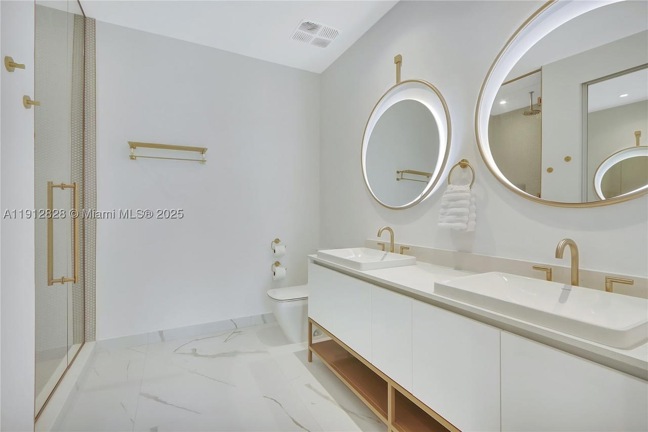 Real estate property located at 2655 Bayshore Dr #405, Miami-dade, Mr. C Residences, Miami, FL