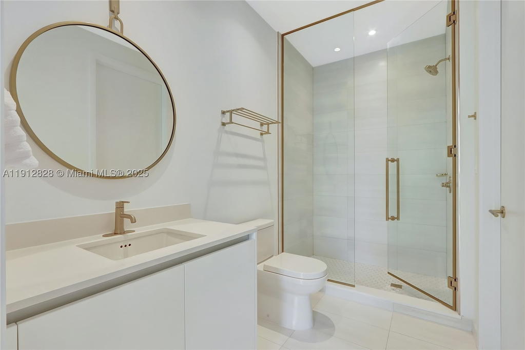Real estate property located at 2655 Bayshore Dr #405, Miami-dade, Mr. C Residences, Miami, FL