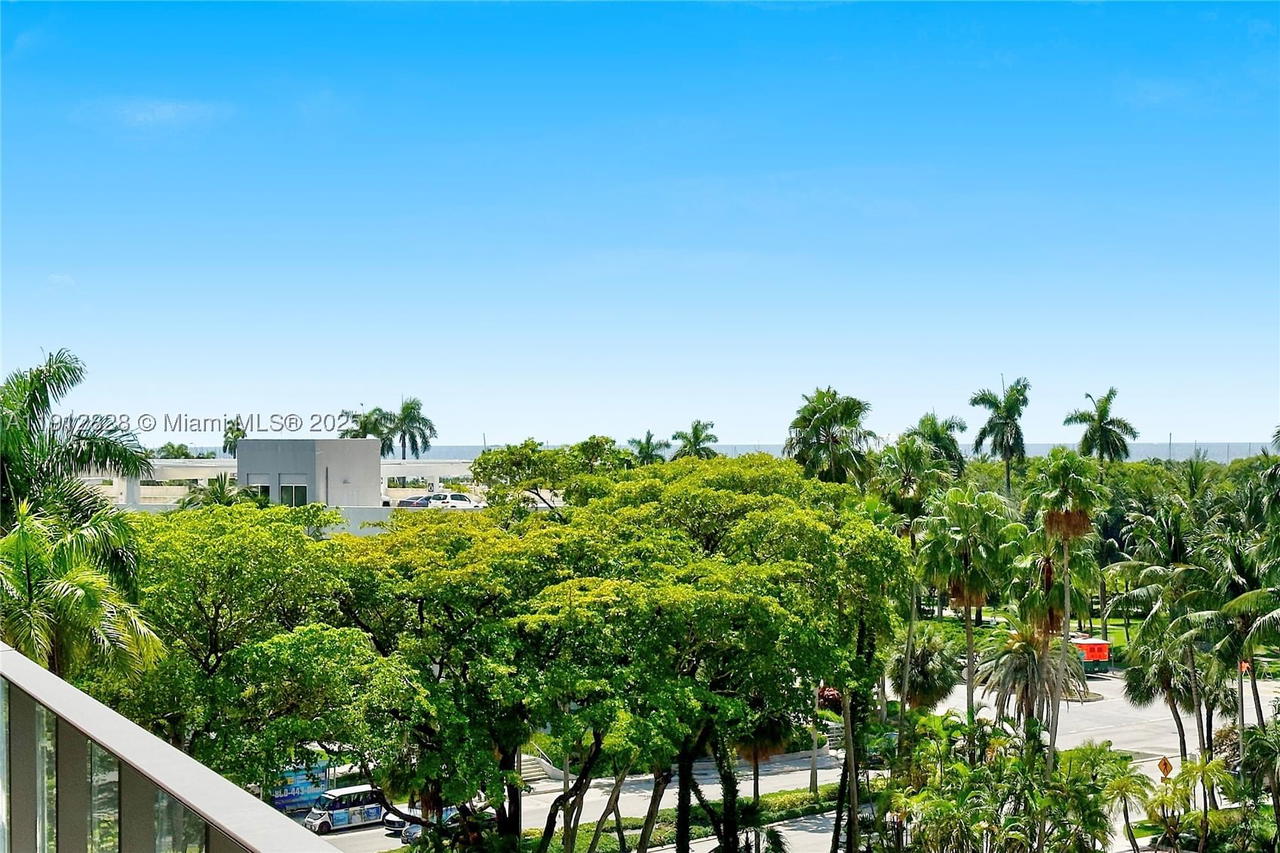 Real estate property located at 2655 Bayshore Dr #405, Miami-dade, Mr. C Residences, Miami, FL