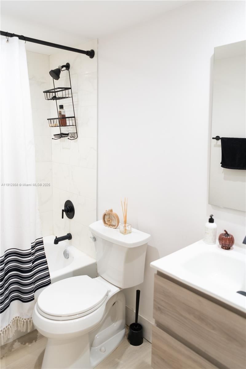 Real estate property located at 13155 Ixora Ct #512, Miami-dade, Keystone Harbor Club Cond, North Miami, FL