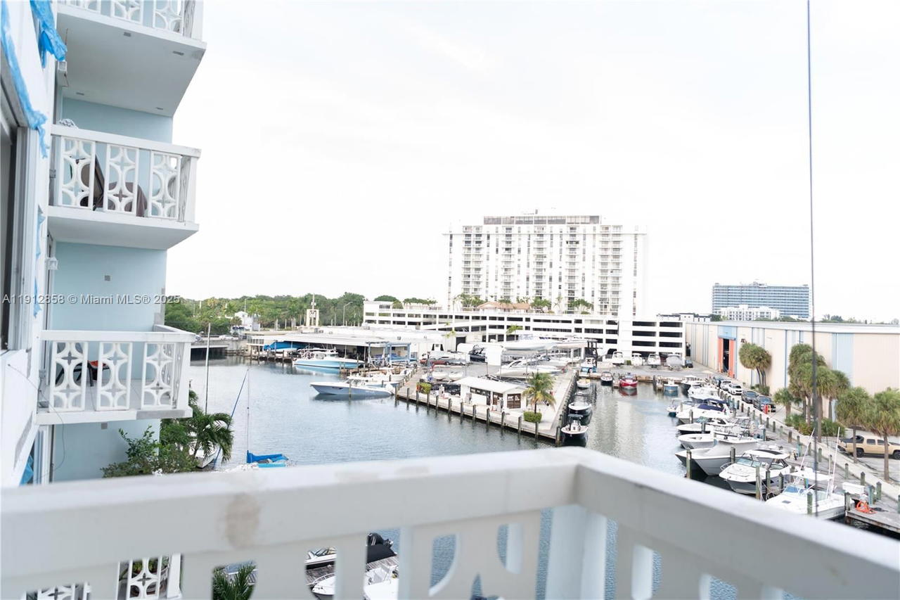 Real estate property located at 13155 Ixora Ct #512, Miami-dade, Keystone Harbor Club Cond, North Miami, FL