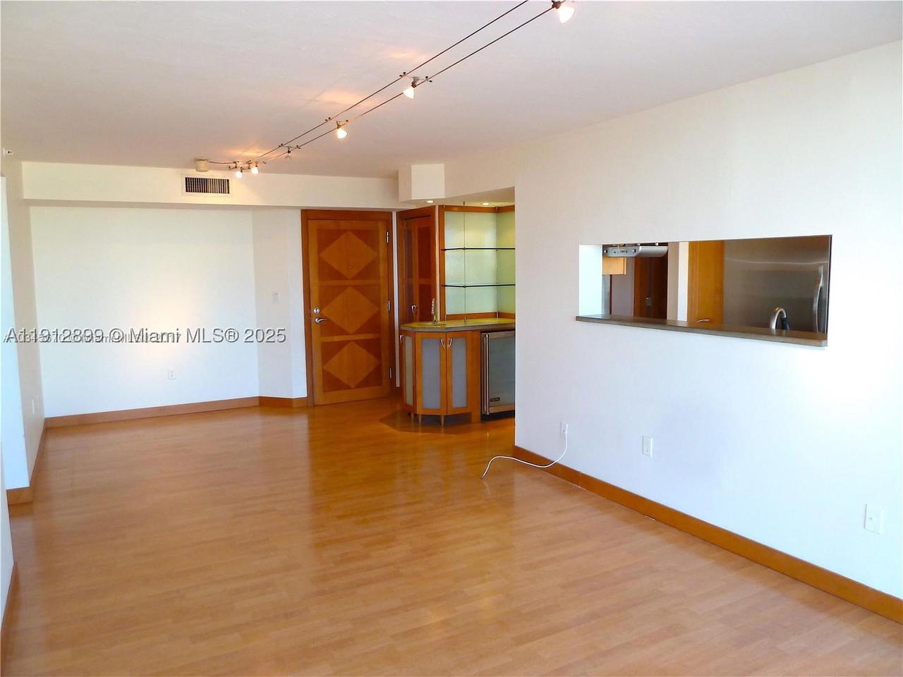 Real estate property located at 1688 West Ave #405, Miami-dade, West Bay Plaza Condo, Miami Beach, FL