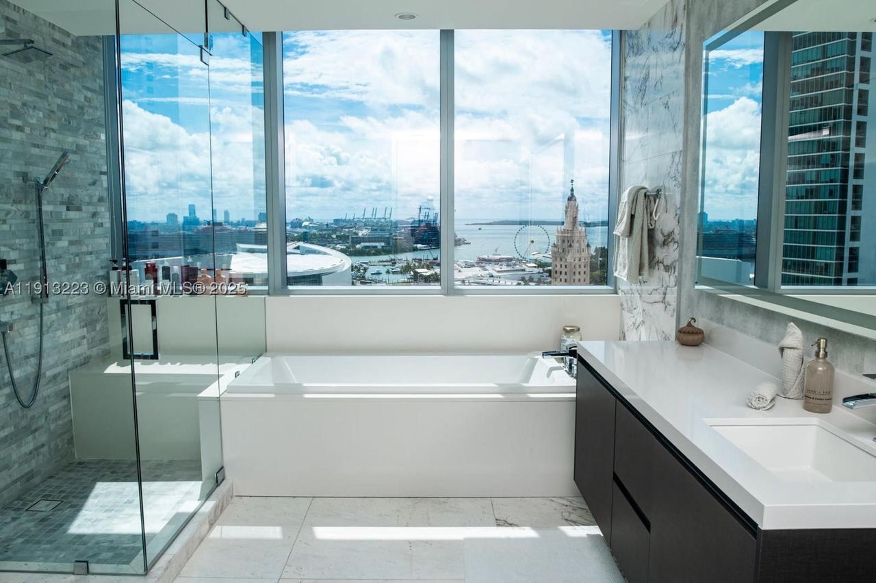 Real estate property located at 851 1st Ave #1811, Miami-dade, Paramount Miami Worldcente, Miami, FL