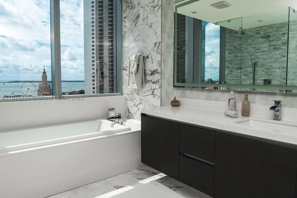 Real estate property located at 851 1st Ave #1811, Miami-dade, Paramount Miami Worldcente, Miami, FL