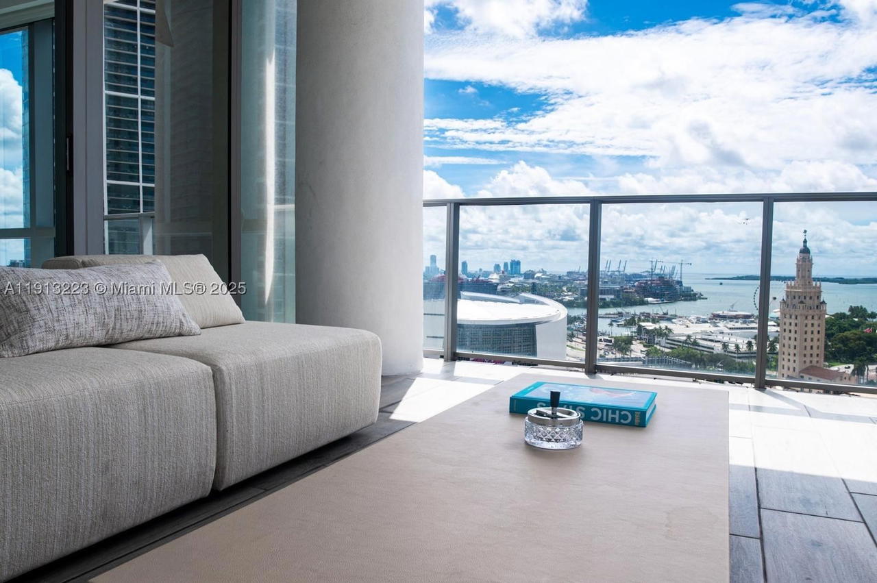 Real estate property located at 851 1st Ave #1811, Miami-dade, Paramount Miami Worldcente, Miami, FL