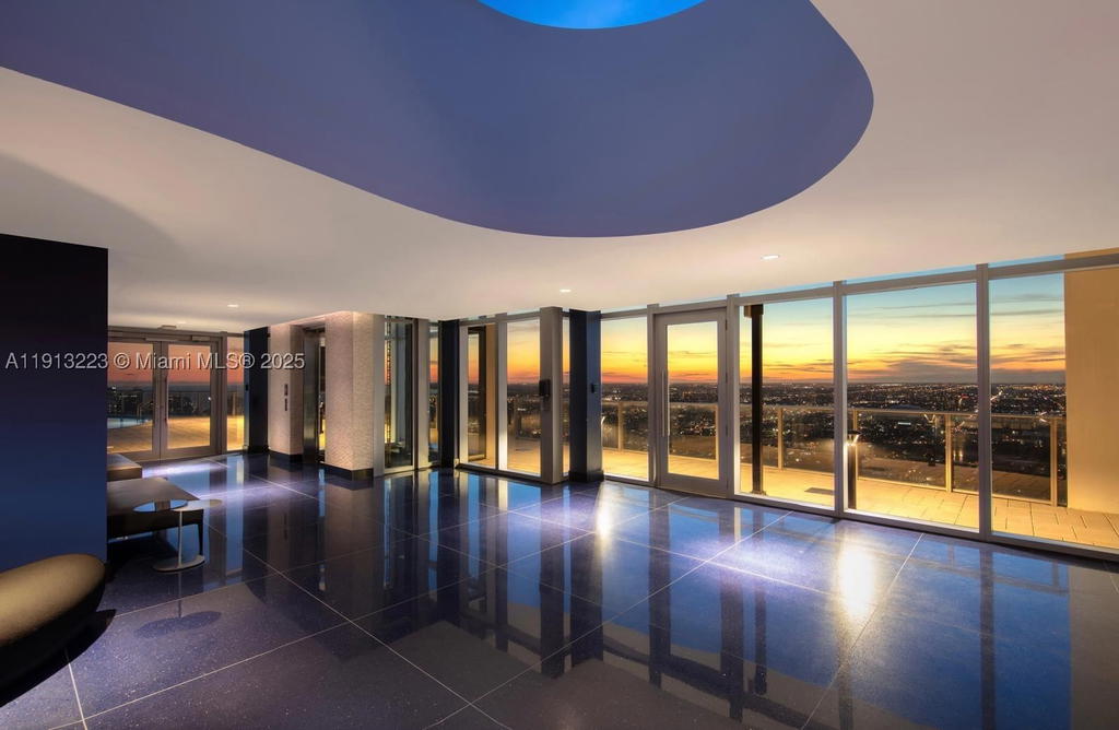 Real estate property located at 851 1st Ave #1811, Miami-dade, Paramount Miami Worldcente, Miami, FL