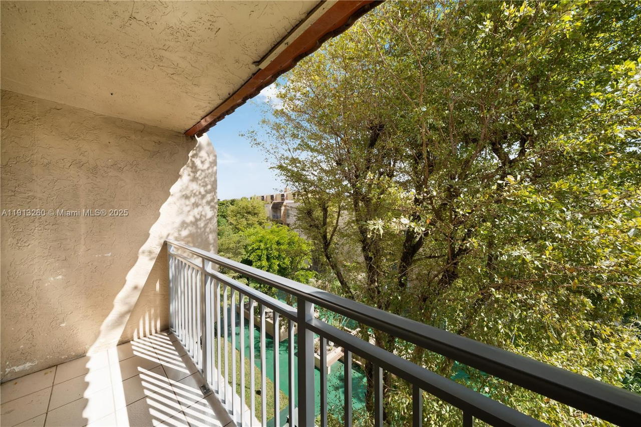 Real estate property located at 4855 7th St #409-6, Miami-dade, Sunset Villas Phase Ii Co, Miami, FL