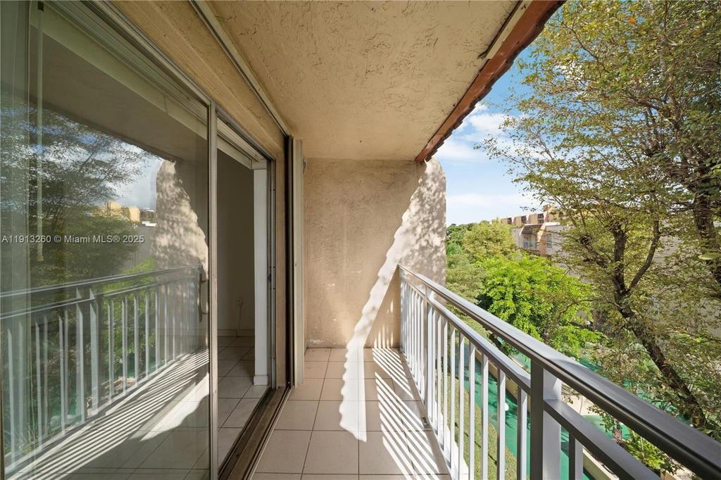 Real estate property located at 4855 7th St #409-6, Miami-dade, Sunset Villas Phase Ii Co, Miami, FL