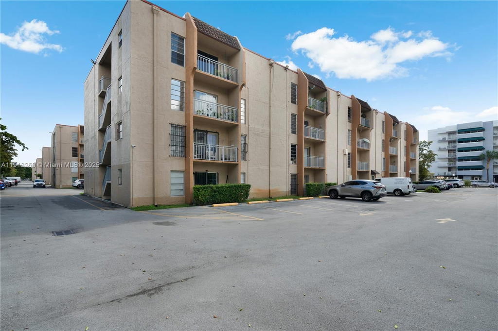 Real estate property located at 4855 7th St #409-6, Miami-dade, Sunset Villas Phase Ii Co, Miami, FL