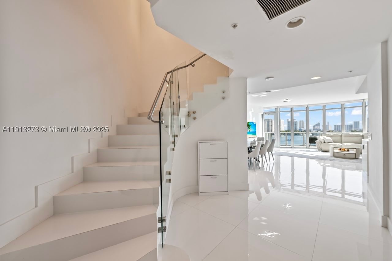 Real estate property located at 17301 Biscayne Blvd #811, Miami-dade, Marina Palms Residences N, North Miami Beach, FL