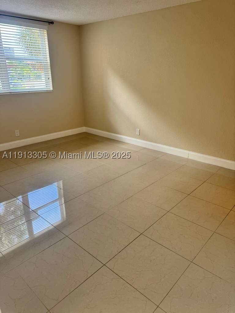 Real estate property located at 3001 46th Ave #207, Broward, Lauderdale Oaks Condo Xii, Lauderdale Lakes, FL