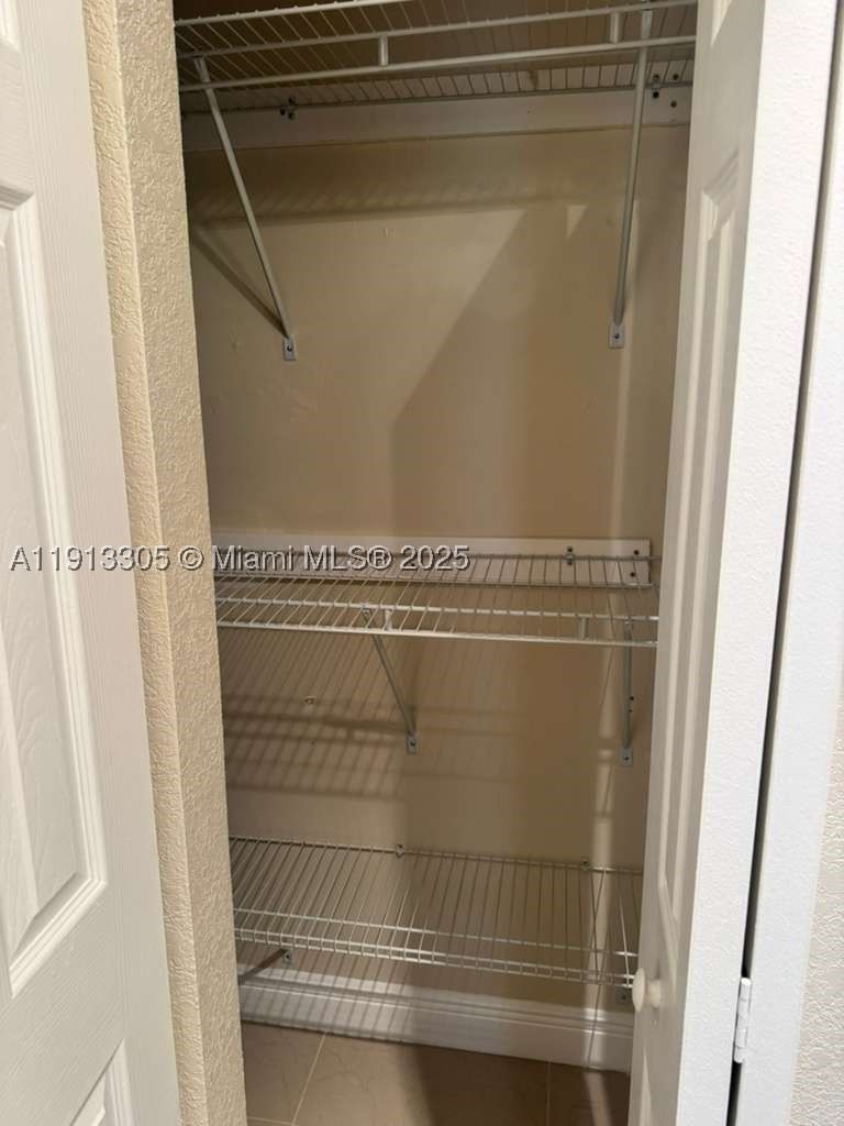 Real estate property located at 3001 46th Ave #207, Broward, Lauderdale Oaks Condo Xii, Lauderdale Lakes, FL