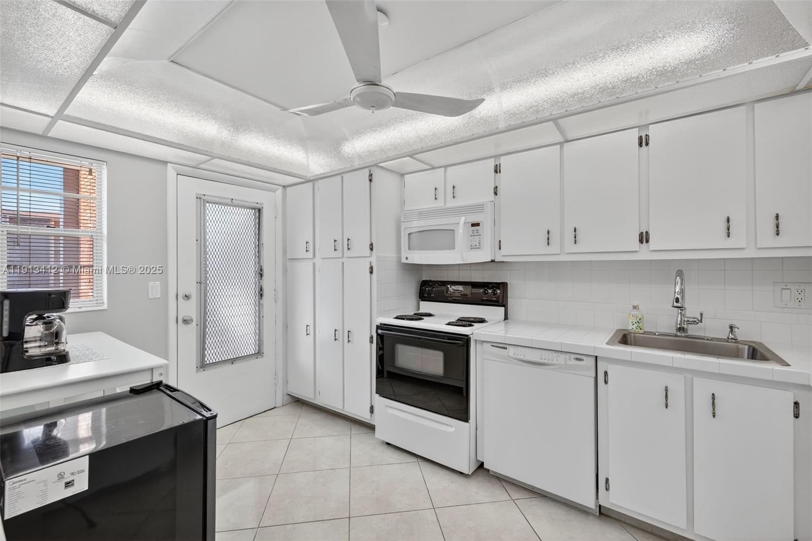 Real estate property located at 2991 46th Ave #202, Broward, Lauderdale Oaks Condo Xii, Lauderdale Lakes, FL
