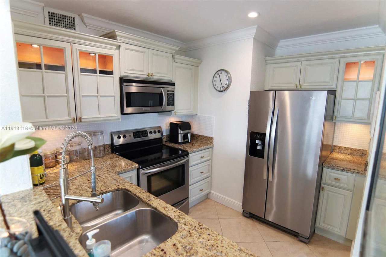 Real estate property located at 1130 11th St #6A, Miami-dade, Apollo Condo, Miami Beach, FL