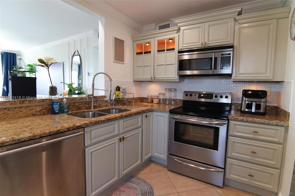 Real estate property located at 1130 11th St #6A, Miami-dade, Apollo Condo, Miami Beach, FL