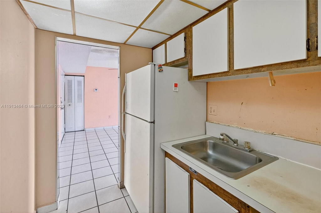 Real estate property located at 4841 7th St #309-4, Miami-dade, Sunset Villas Phase Ii Co, Miami, FL