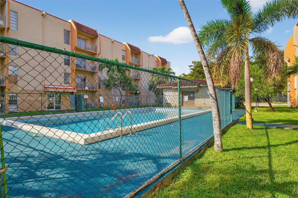 Real estate property located at 4841 7th St #309-4, Miami-dade, Sunset Villas Phase Ii Co, Miami, FL