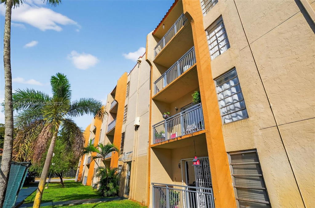 Real estate property located at 4841 7th St #309-4, Miami-dade, Sunset Villas Phase Ii Co, Miami, FL