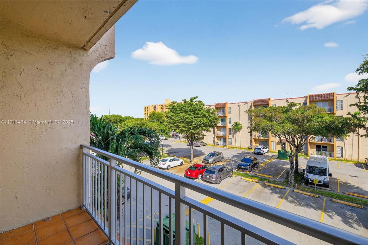Real estate property located at 4841 7th St #309-4, Miami-dade, Sunset Villas Phase Ii Co, Miami, FL